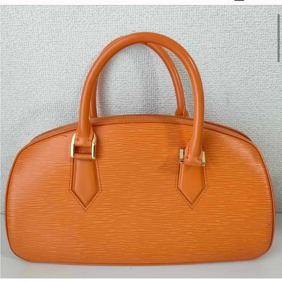 Louis Vuitton Handbags - Louis Vuitton Epi Jasmine handbag